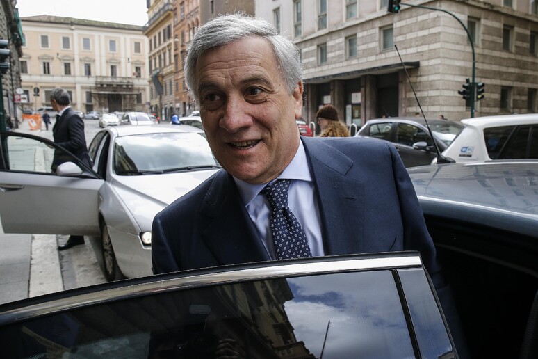 Antonio Tajani all 'arrivo da Silvio Berlusconi a Palazzo Grazioli - RIPRODUZIONE RISERVATA