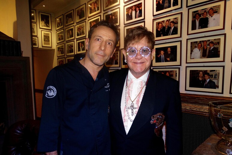 Musica: compleanno a Roma per Elton John, domani fa 71 anni - RIPRODUZIONE RISERVATA