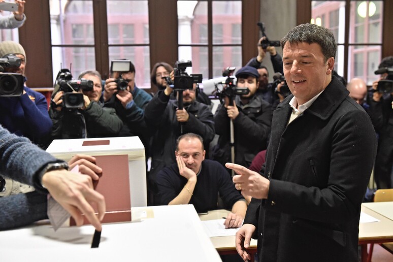 Elezioni: segretario Pd Renzi ha votato a Firenze - RIPRODUZIONE RISERVATA