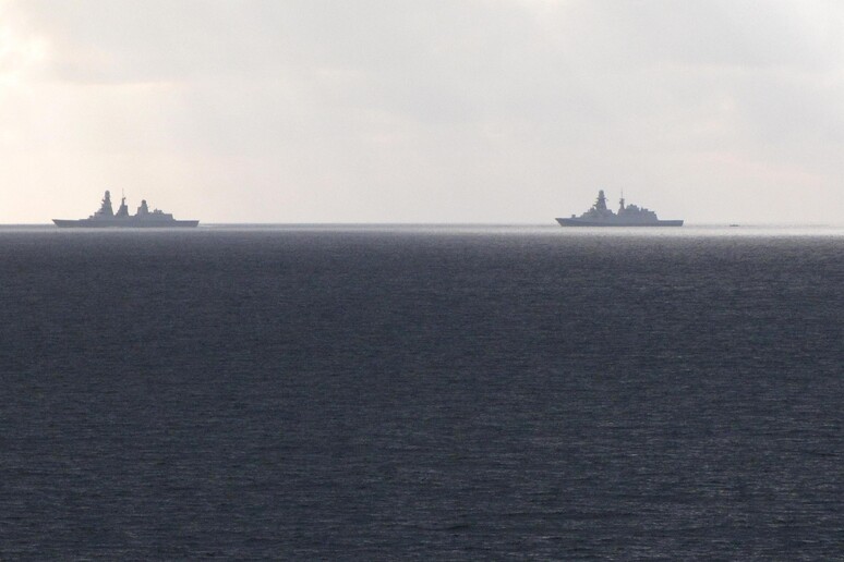 Marina militare: addestramento Squadra Navale nel Golfo Taranto - RIPRODUZIONE RISERVATA
