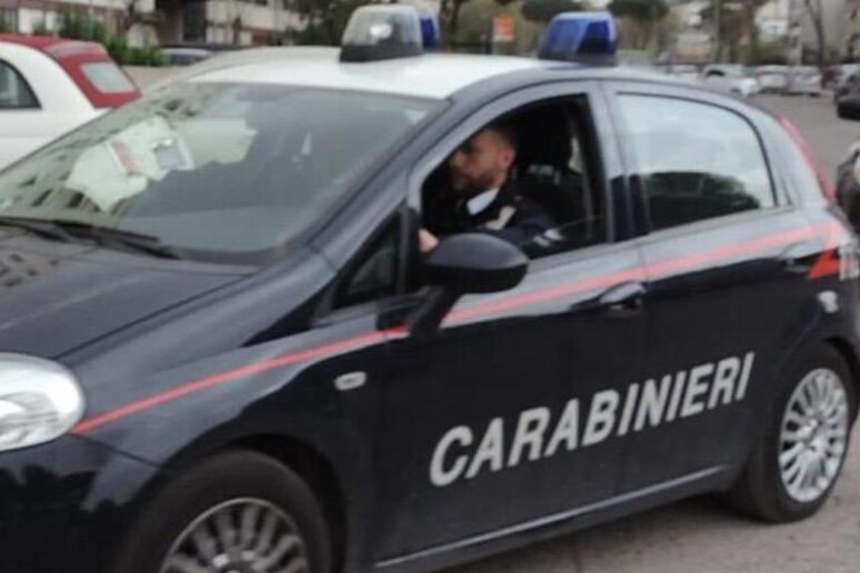 Auto dei carabinieri - RIPRODUZIONE RISERVATA