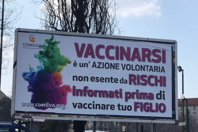 Esposto dell 'Ordine in procura, cartelli contro obbligo vaccini creano allarmismo e disinformazione - RIPRODUZIONE RISERVATA