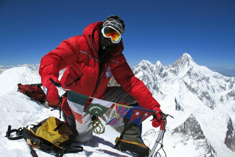 L 'alpinista Simone La Terra, 36 anni, di Castiglione delle Stiviere (Mantova), morto mentre in Nepal stava scalando il Dhaulagiri, una delle vette dell 'Himalaya, 30 aprile 2018 - RIPRODUZIONE RISERVATA