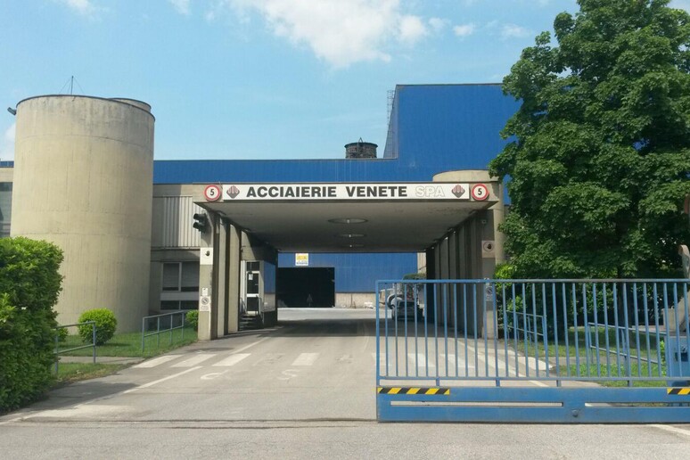Lo stabilimento delle Acciaierie Venete dove si e 'verificato l 'incidente in cui 4 operai sono rimasti  ustionati da una fuoriuscita di acciaio liquido a Padova, 13 maggio 2018 - RIPRODUZIONE RISERVATA