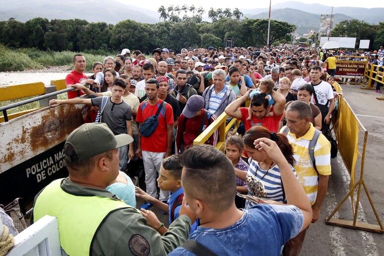 Venezuela, con crisi economica mancano medicine © ANSA/EPA