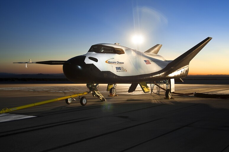 Il  'fattorino spaziale ' Dream Chaser si prepara al lancio nel 2020 (fonte:NASA/Ken Ulbrich) - RIPRODUZIONE RISERVATA