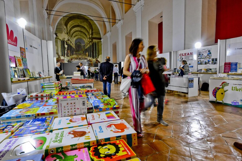 Il complesso monumentale di San Domenico Maggiore nel centro storico ha ospitato "Napoli citt  libro-Salone del libro",  24 maggio 2018 ANSA / CIRO FUSCO - RIPRODUZIONE RISERVATA