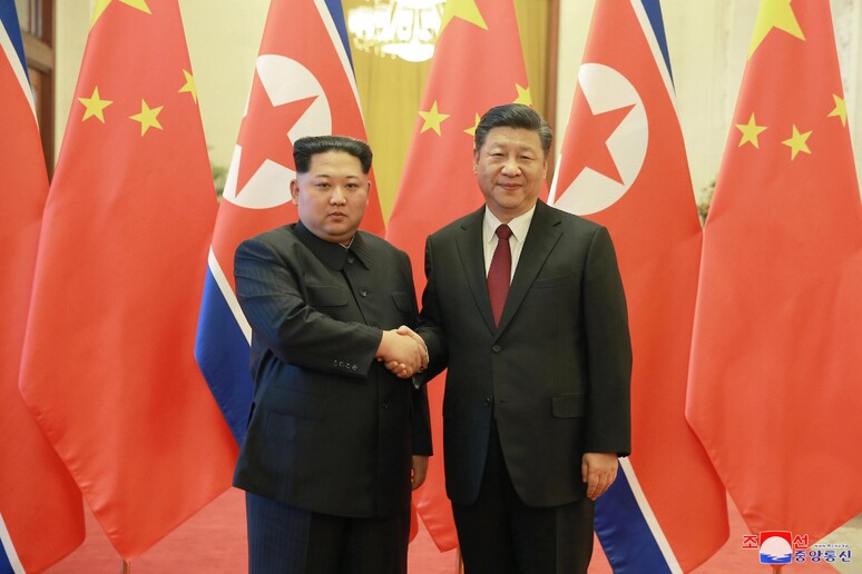 Kim Jong-un e Xi Jinping © ANSA/EPA