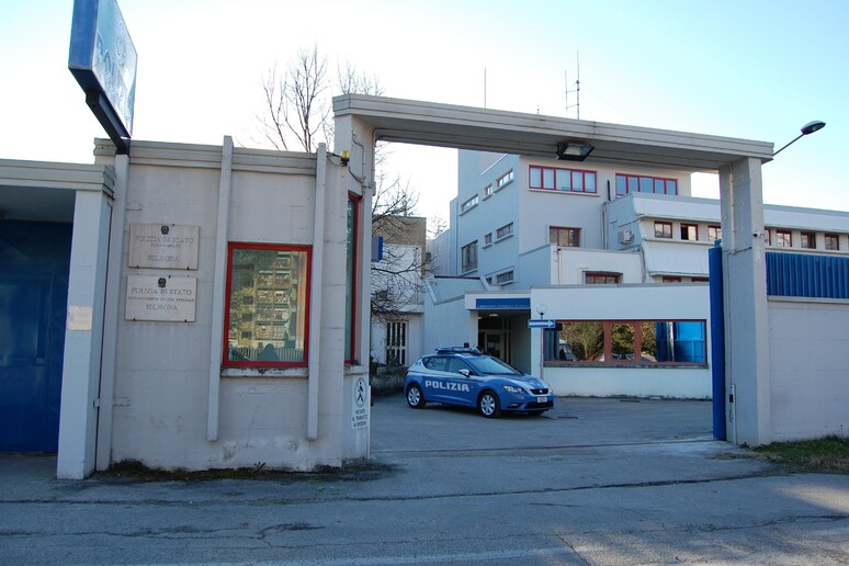 Sulmona (L 'Aquila) - Polizia di Stato Commissariato - RIPRODUZIONE RISERVATA