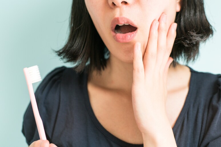 Parodontite legata a maggior rischio di avere pressione alta - RIPRODUZIONE RISERVATA