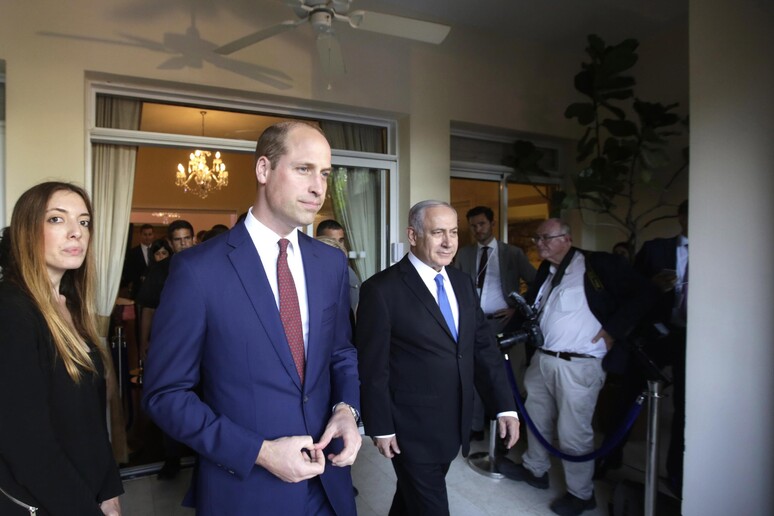 Il principe William con il premier israeliano Benjamin Netanyahu © ANSA/EPA