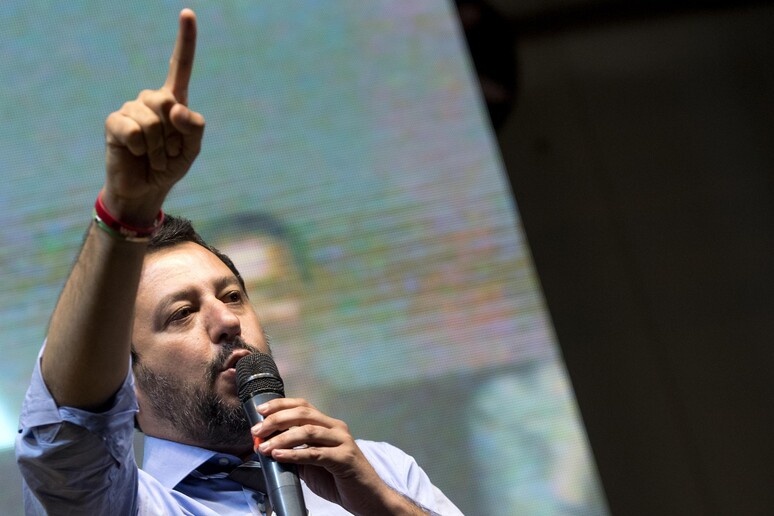 Il ministro dell 'Interno Matteo Salvini a Fiumicino per sostenere la candidatura di William De  Vecchis a sindaco della città, 4 giugno 2018 - RIPRODUZIONE RISERVATA