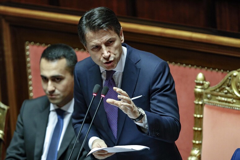 Giuseppe Conte al Senato per il voto di fiducia al governo. A sinistra Luigi Di Maio - RIPRODUZIONE RISERVATA