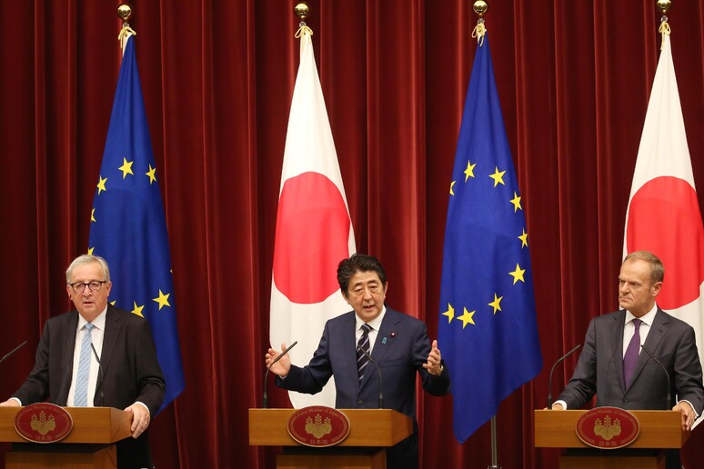 Abe incontra i vertici Ue a Tokyo © ANSA/EPA