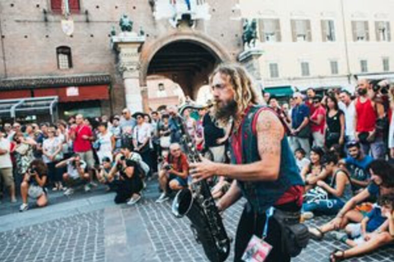 Oltre mille musicisti di strada al Ferrara Buskers Festival -     RIPRODUZIONE RISERVATA
