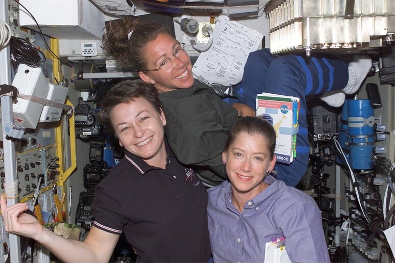 Le astronaute Peggy Whitson, Sandra Magnus e Pamela Melroy (fonte: NASA) - RIPRODUZIONE RISERVATA