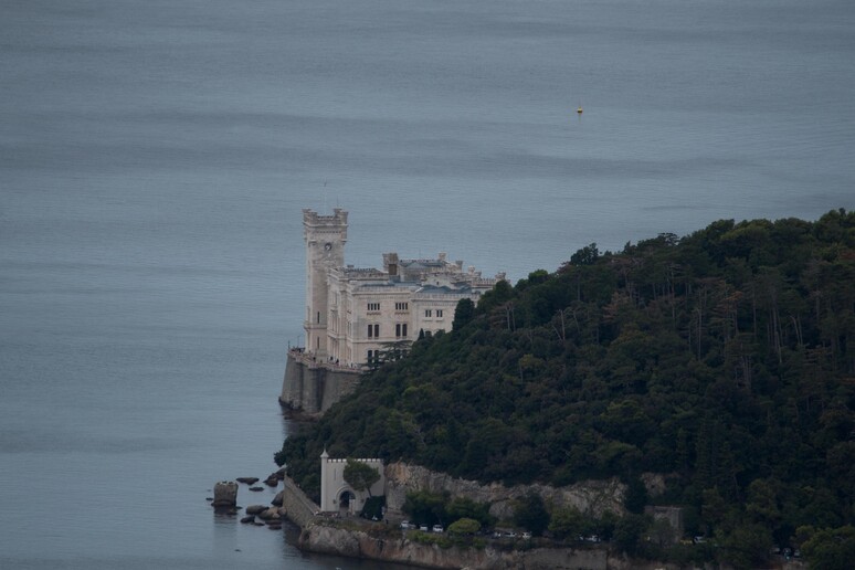 speciale Turismo Fvg Veduta del castello di Miramare a Trieste dall 'alto - RIPRODUZIONE RISERVATA