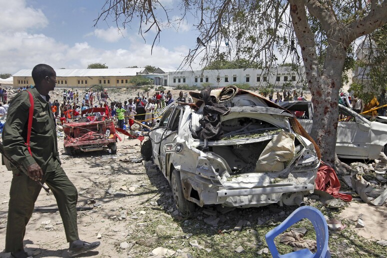 Attentato a Mogadiscio in una foto di archivio © ANSA/AP