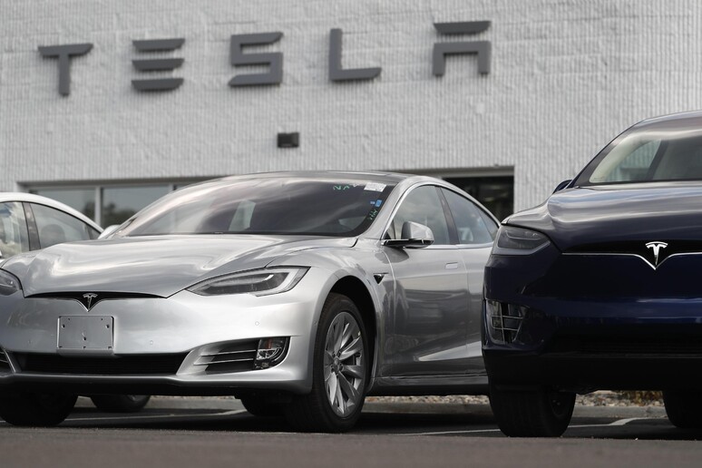 Tesla: Musk annuncia taglio del 7% del personale © ANSA/AP