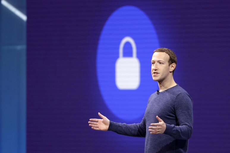 Facebook: Wsj; rischia multa 1,63 mld dlr in Ue per dati © ANSA/AP