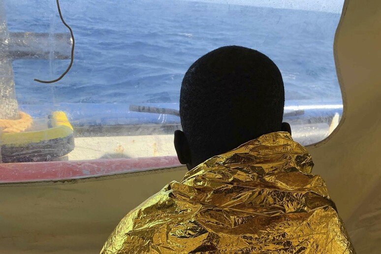 Migranti soccorsi nel Mediterraneo © ANSA/AP