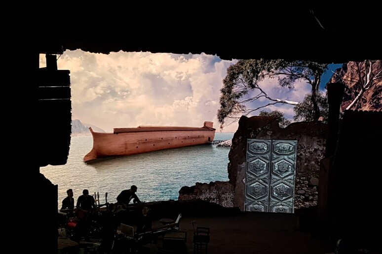 Una foto della scenografia del teatro Comploy di Verona dove si terrà  'Adrian ' lo show di Celentano - RIPRODUZIONE RISERVATA