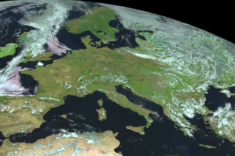 L 'Europa vista dai satelliti (fonte: EUMETSAT) - RIPRODUZIONE RISERVATA
