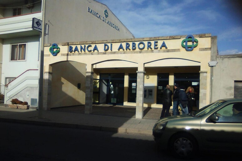 Rapina alla filiale della Banca di Arborea a Santa Giusta (Oristano) - RIPRODUZIONE RISERVATA