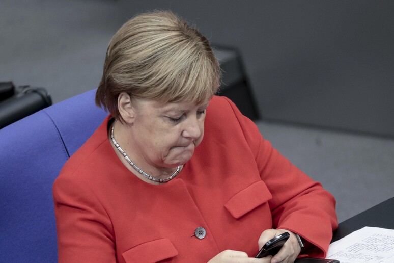 I politici tedeschi sotto attacco, anche la Merkel © ANSA/AP