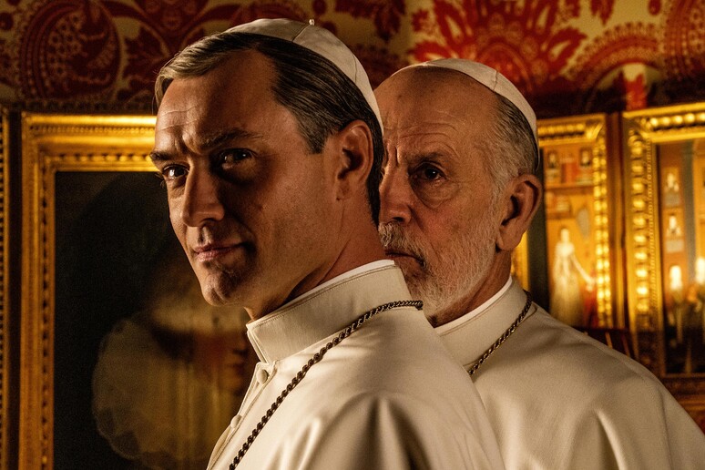 Jude Law e John Malkovich, prima foto ufficiale di The New Pope di Paolo Sorrentino. foto di Gianni Fiorito - RIPRODUZIONE RISERVATA
