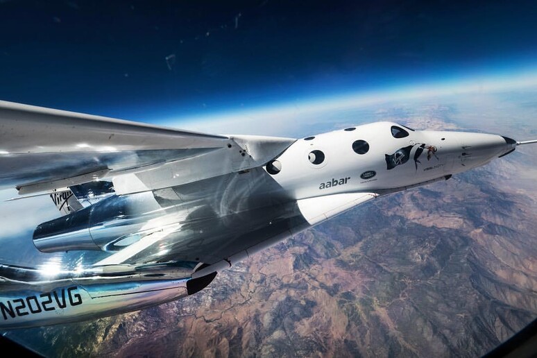 Lo spazioplano Spaceshiptwo durante un volo di prova (fonte: Virgin Galactic) - RIPRODUZIONE RISERVATA