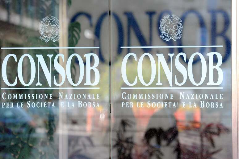 L 'ingresso della sede della Commissione Nazionale per le Societa ' e la Borsa (Consob) a Roma - RIPRODUZIONE RISERVATA