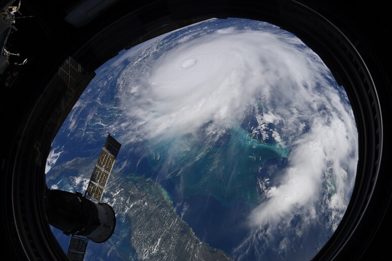 Un uragano fotografato dalla Stazione Spaziale (fonte: NASA) - RIPRODUZIONE RISERVATA