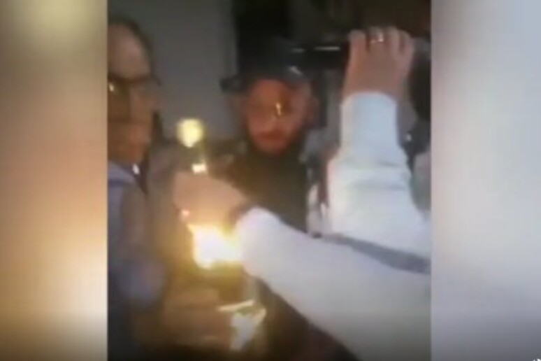 Fuochi d ' artificio per camorristi scarcerati a Pozzuoli - frame - RIPRODUZIONE RISERVATA