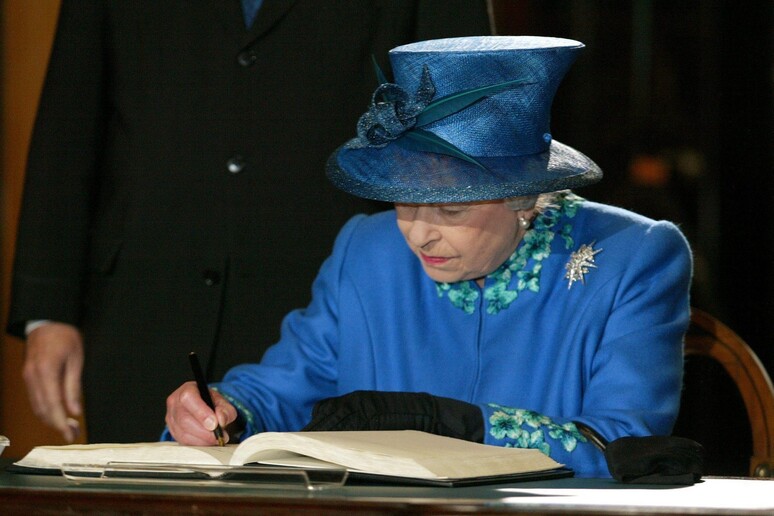 La regina Elisabetta - RIPRODUZIONE RISERVATA