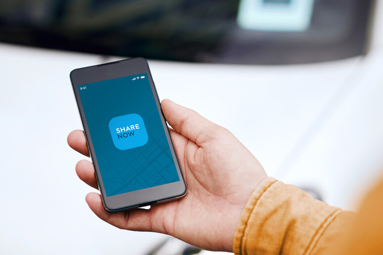 Una app per il car sharing - RIPRODUZIONE RISERVATA