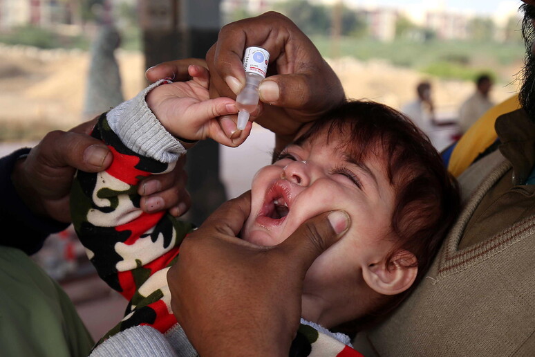 Polio vaccination in Karachi © ANSA/EPA