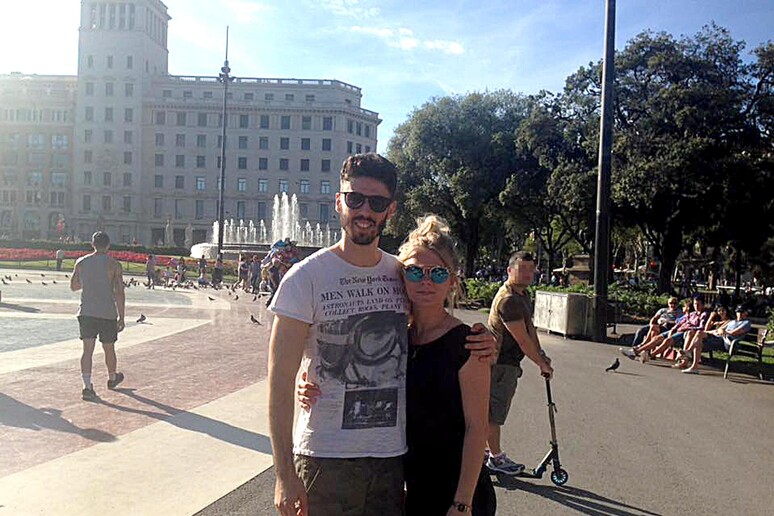 Luca Sacchi con la fidanzata, Anastasia Kylemnyk, in una foto tratta dal profilo Facebook dello stesso Sacchi - RIPRODUZIONE RISERVATA