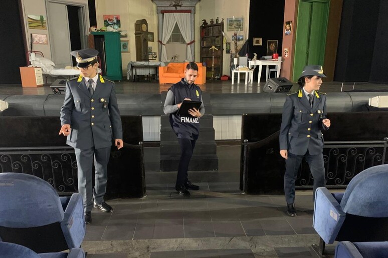 Il teatro  'Gran tenda ' sequestrato dalla Guardia di Finanza - RIPRODUZIONE RISERVATA