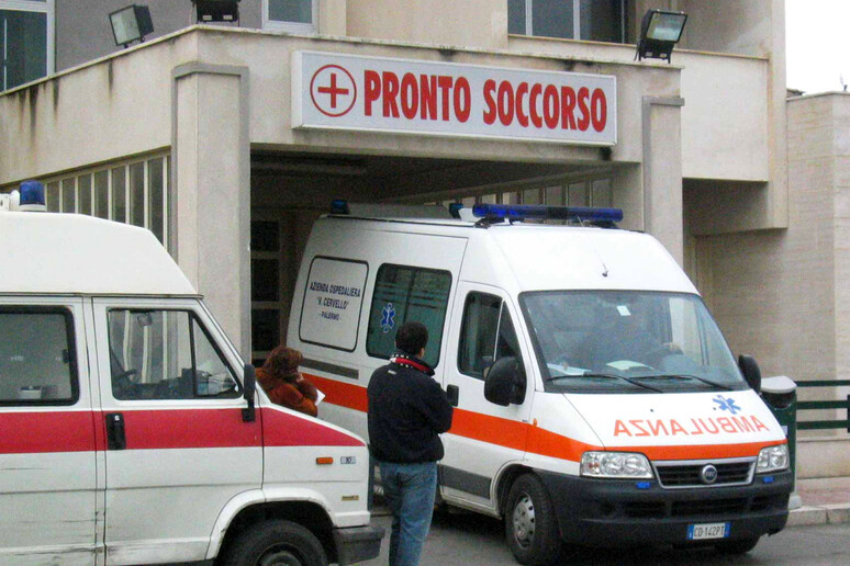 Aggredito con acido a Milano, verso fermo donna - RIPRODUZIONE RISERVATA