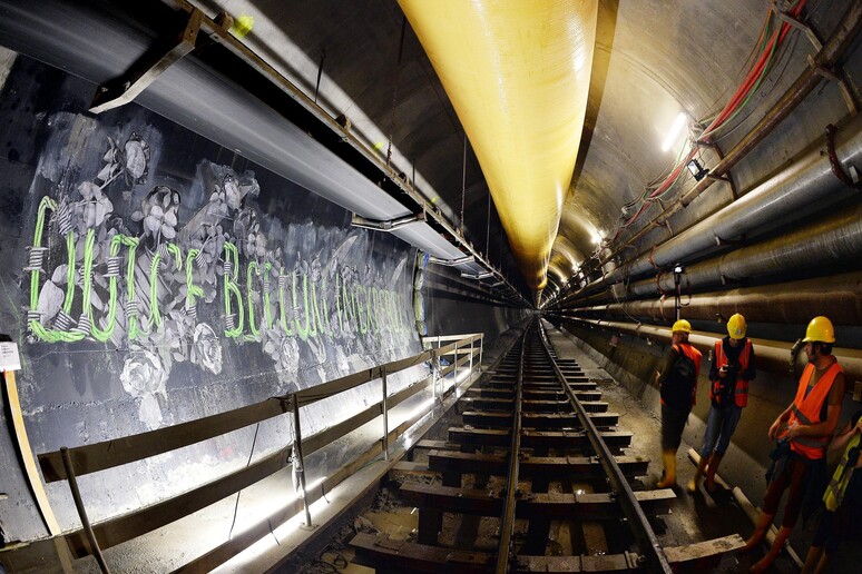La mostra  'Tunnel Art Work sulla Tav ' (archivio) - RIPRODUZIONE RISERVATA