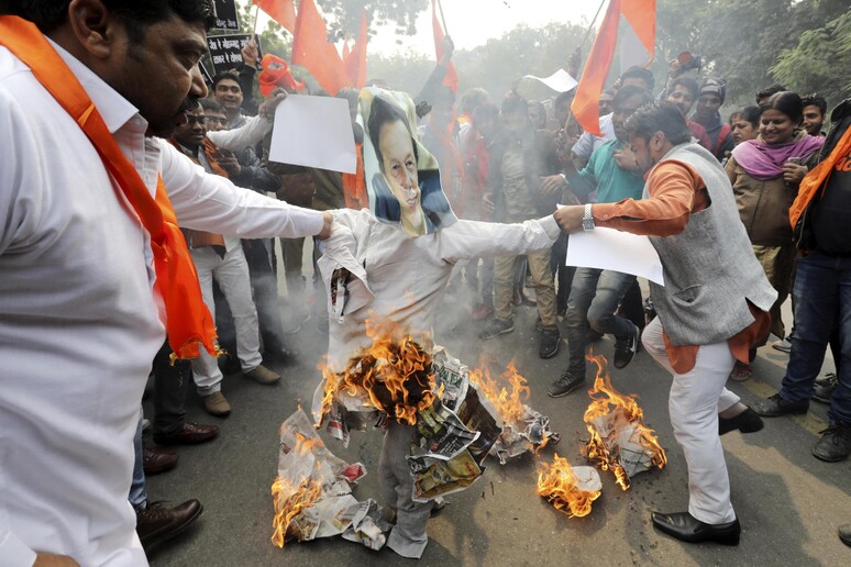 Proteste in India dopo l 'attentato in Kashmir - RIPRODUZIONE RISERVATA
