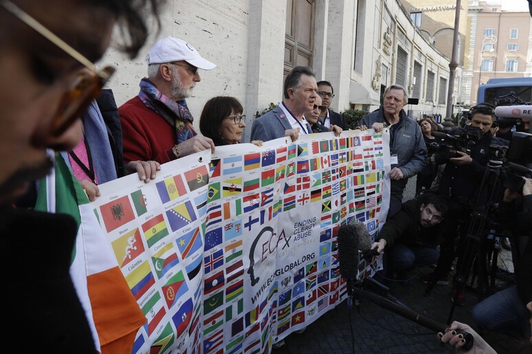 Pedofilia: vittime, al Papa chiederemo tolleranza zero © ANSA/AP