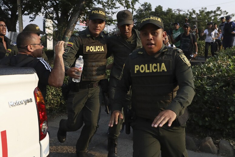 La polizia del Venezuela © ANSA/AP