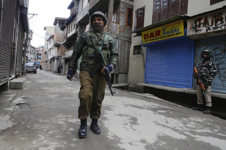 Personale paramilitare indiano in una foto d 'archivio © ANSA/EPA