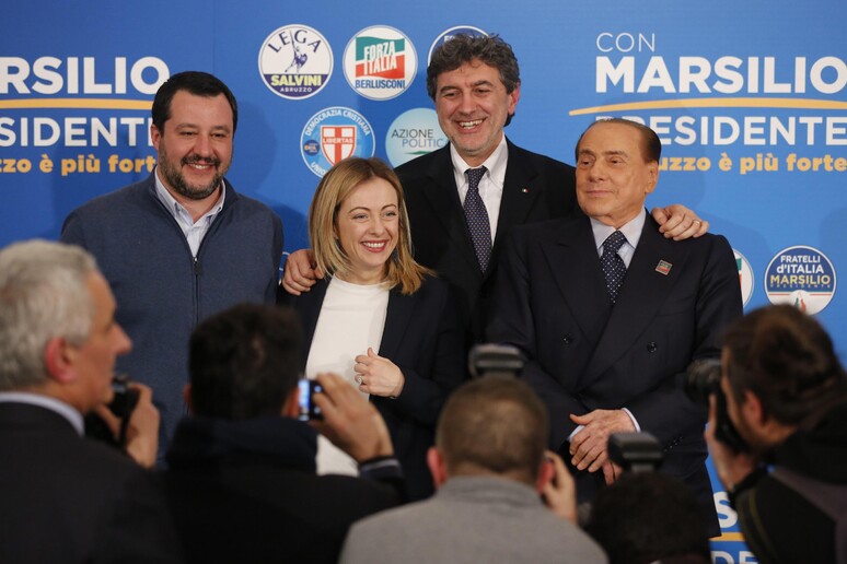 Il vicepremier Matteo Salvini, la leader di Fratelli d 'Italia, Giorgia Meloni, Marco Marsilio - RIPRODUZIONE RISERVATA