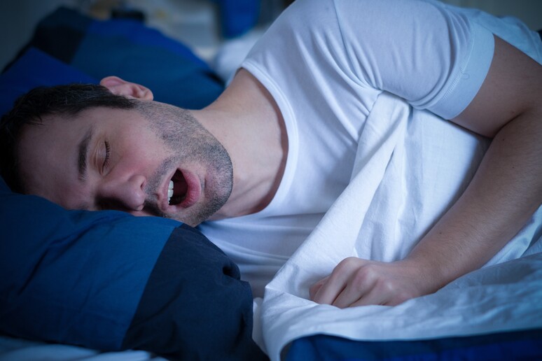 Tanti italiani con apnee del sonno, rischi per il cuore - RIPRODUZIONE RISERVATA