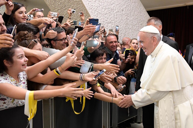 Papa Francesco e i giovani - RIPRODUZIONE RISERVATA