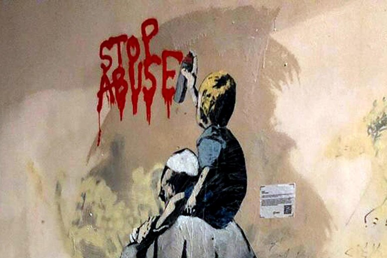 Pedofilia: graffito a Roma, Papa scrive  'stop abuse ' - RIPRODUZIONE RISERVATA