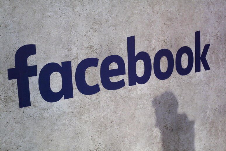 Facebook studia una sua criptovaluta per scambio denaro © ANSA/AP